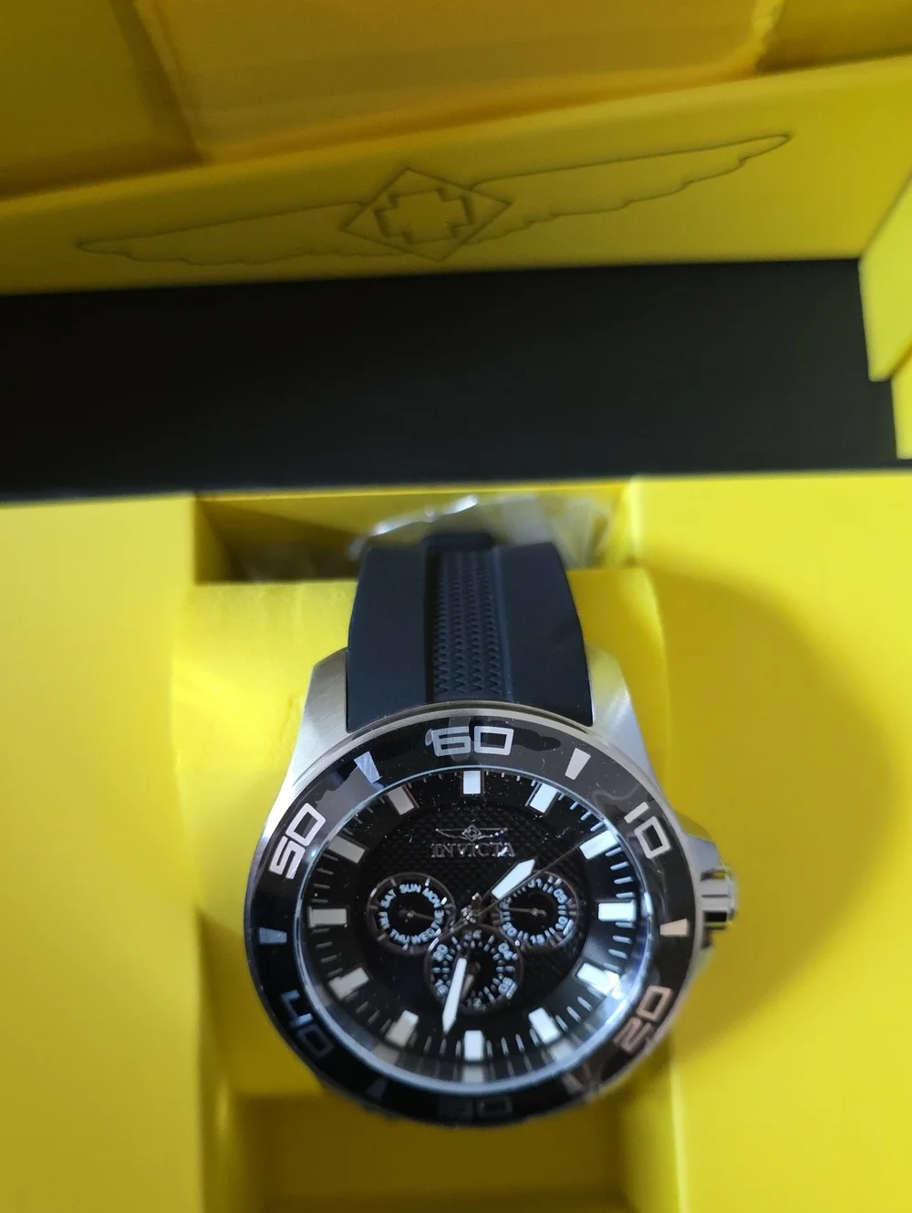 553.  Invicta Pro Diver Model 28000 Men's Watch 50mm